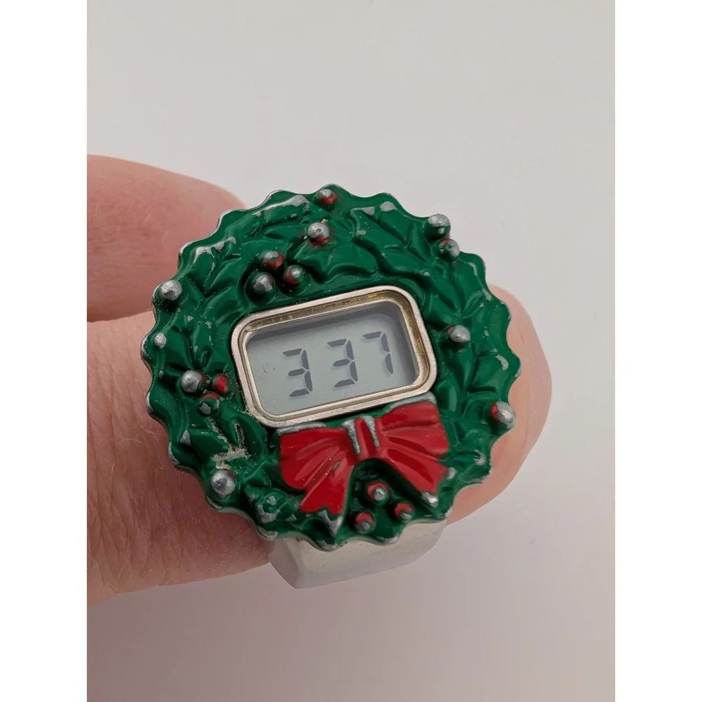 Vintage Avon‎ Christmas Wreath Digital Ring Watch- New Battery